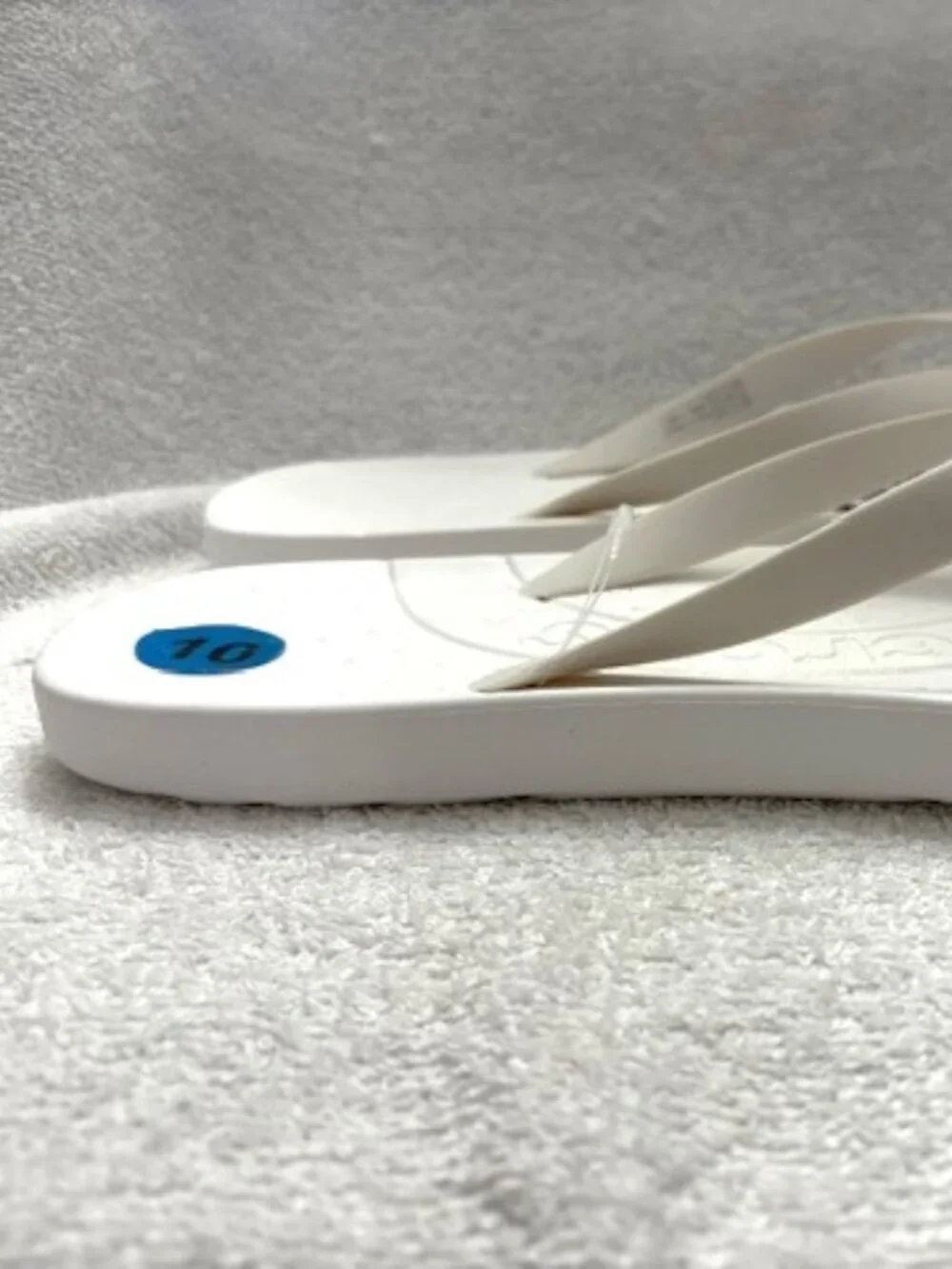 Crocs white 'flip flops' NWT Men's Size 10